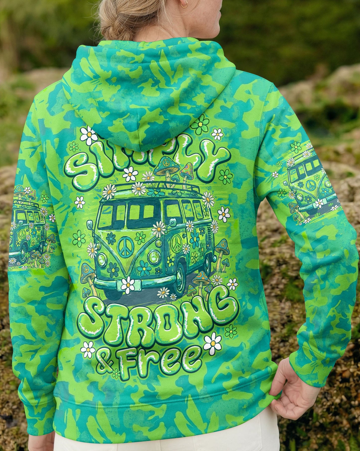 LIVING SIMPLY STRONG AND FREE ALL OVER PRINT - TY2606266